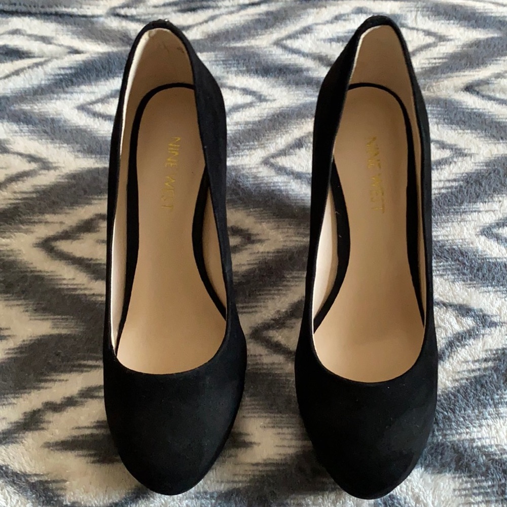 Nine West black wedges  5 1/2